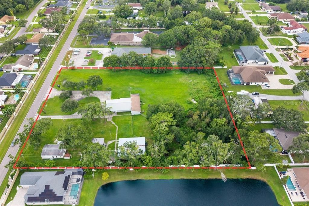 待售: $2,000,000 (3.25 acres)