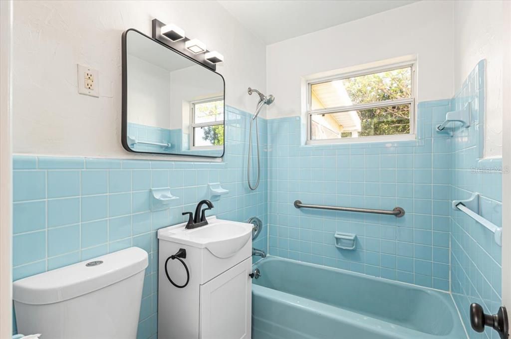 Active With Contract: $173,900 (2 beds, 1 baths, 823 Square Feet)