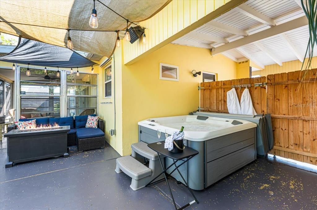 Active With Contract: $173,900 (2 beds, 1 baths, 823 Square Feet)