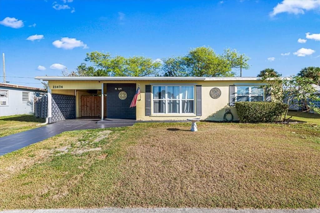 Active With Contract: $173,900 (2 beds, 1 baths, 823 Square Feet)