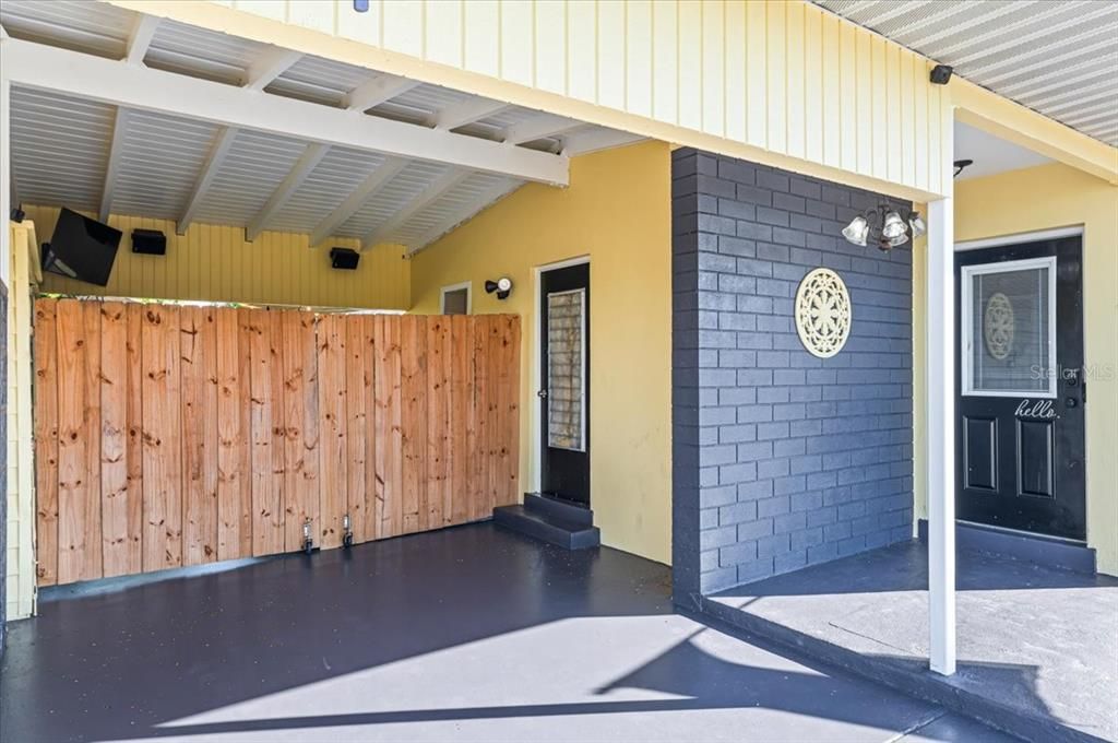 Active With Contract: $173,900 (2 beds, 1 baths, 823 Square Feet)