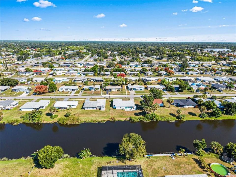 Active With Contract: $173,900 (2 beds, 1 baths, 823 Square Feet)