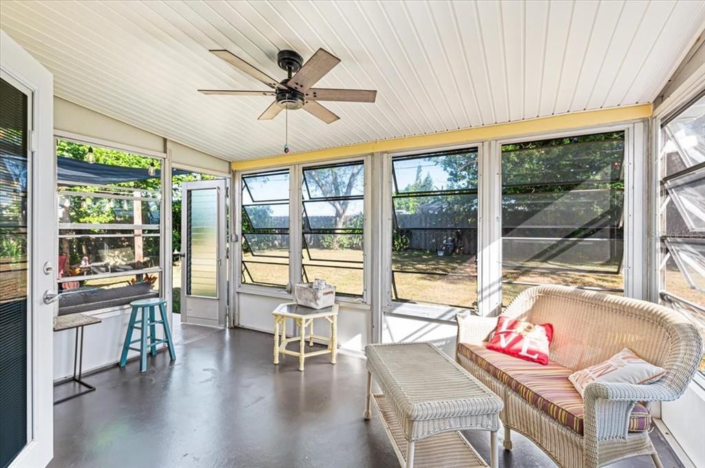 Active With Contract: $173,900 (2 beds, 1 baths, 823 Square Feet)