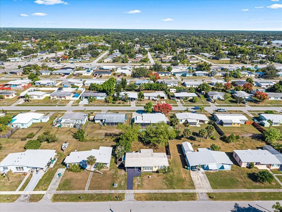 Active With Contract: $173,900 (2 beds, 1 baths, 823 Square Feet)