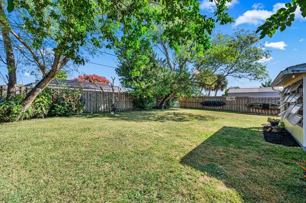 Active With Contract: $173,900 (2 beds, 1 baths, 823 Square Feet)