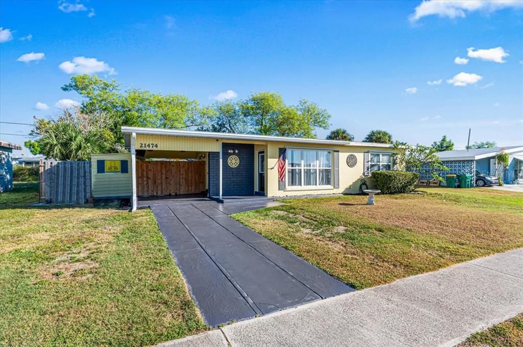 Active With Contract: $173,900 (2 beds, 1 baths, 823 Square Feet)