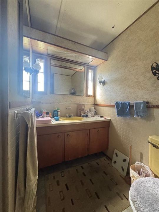 For Sale: $115,000 (2 beds, 1 baths, 552 Square Feet)