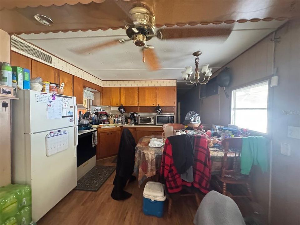 For Sale: $115,000 (2 beds, 1 baths, 552 Square Feet)