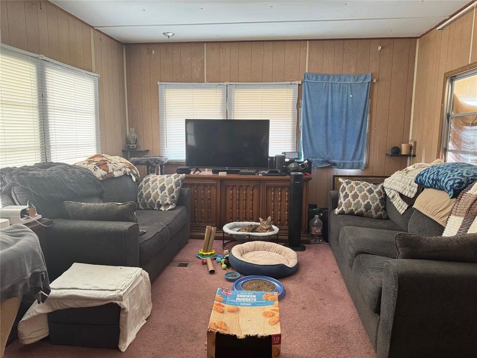 For Sale: $115,000 (2 beds, 1 baths, 552 Square Feet)