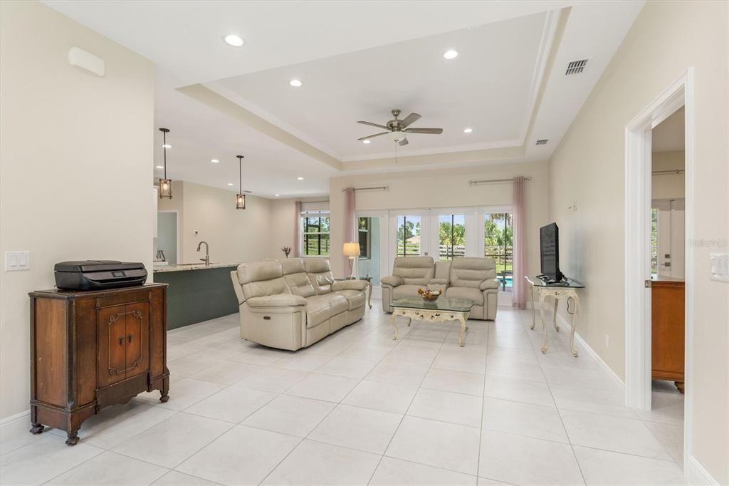 Под контрактом: $494,000 (3 спален, 2 ванн, 1857 Квадратных фут)