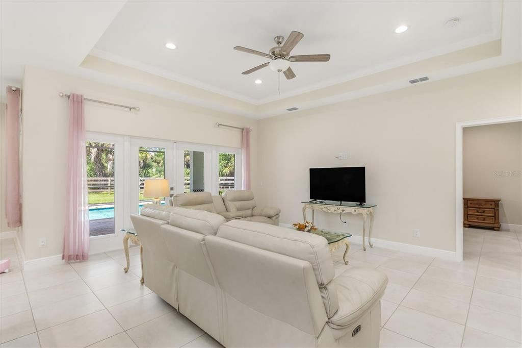 Под контрактом: $494,000 (3 спален, 2 ванн, 1857 Квадратных фут)