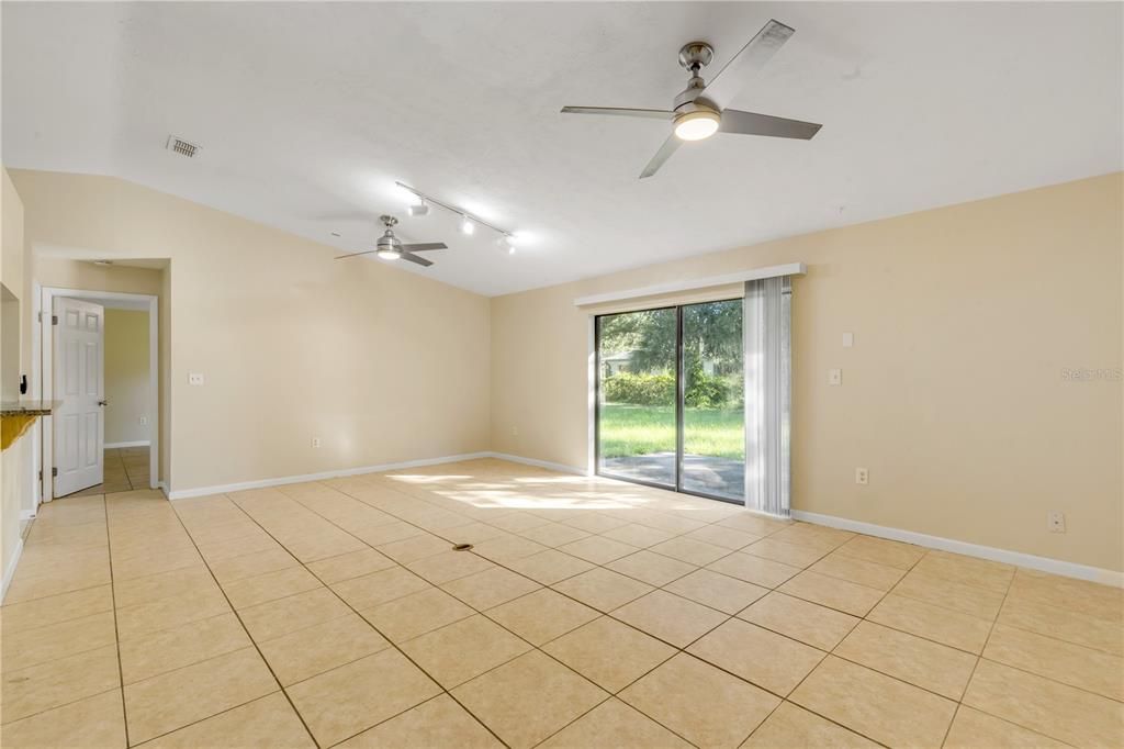 В аренду: $2,100 (3 спален, 2 ванн, 1330 Квадратных фут)