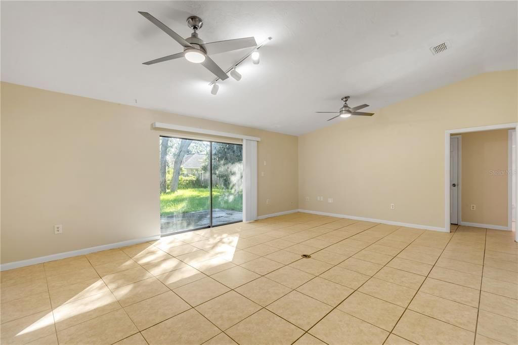 В аренду: $2,100 (3 спален, 2 ванн, 1330 Квадратных фут)