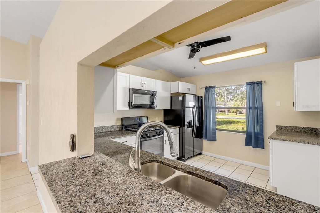 В аренду: $2,100 (3 спален, 2 ванн, 1330 Квадратных фут)