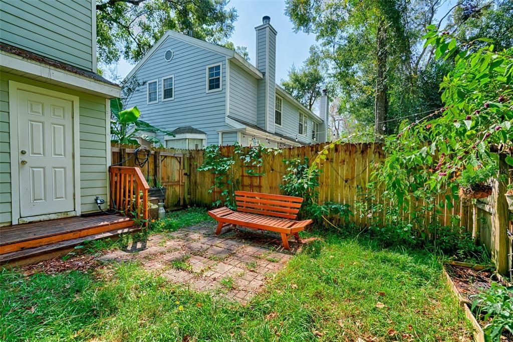 For Sale: $179,000 (2 beds, 1 baths, 1030 Square Feet)