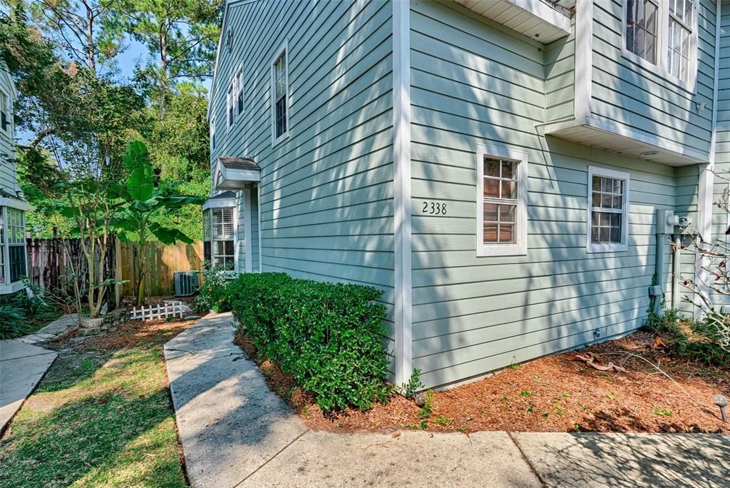 For Sale: $179,000 (2 beds, 1 baths, 1030 Square Feet)