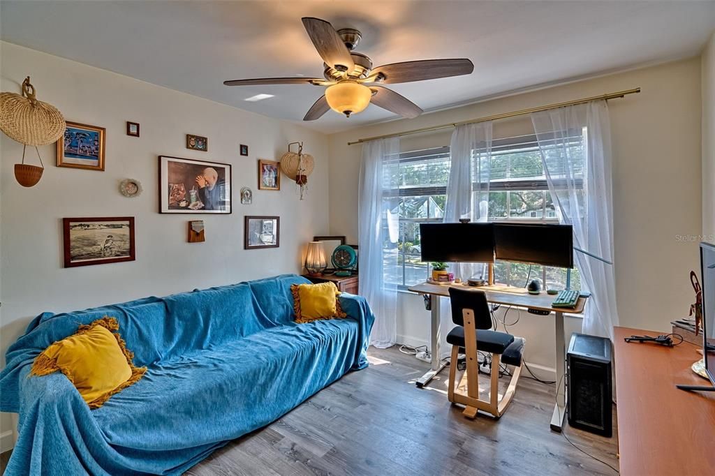 For Sale: $179,000 (2 beds, 1 baths, 1030 Square Feet)