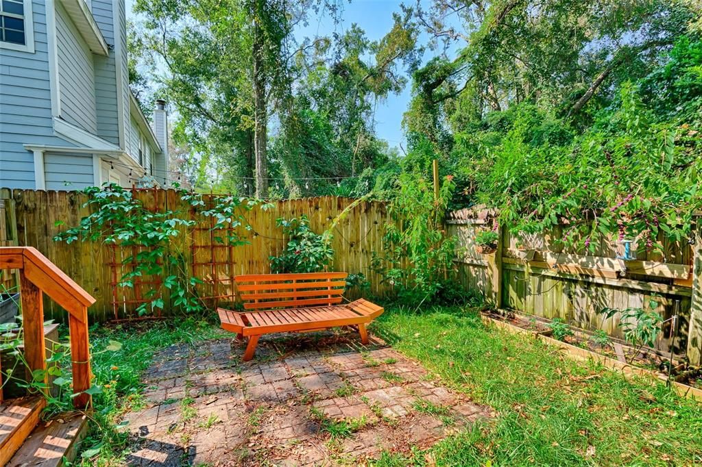 For Sale: $179,000 (2 beds, 1 baths, 1030 Square Feet)