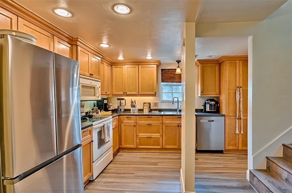 For Sale: $179,000 (2 beds, 1 baths, 1030 Square Feet)