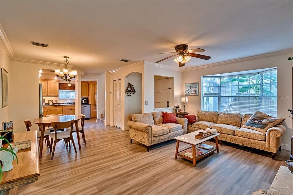 For Sale: $179,000 (2 beds, 1 baths, 1030 Square Feet)