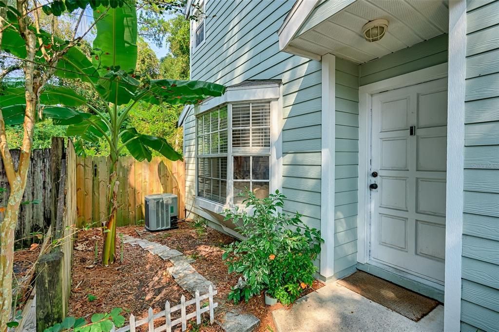 For Sale: $179,000 (2 beds, 1 baths, 1030 Square Feet)