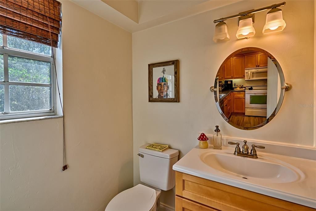 For Sale: $179,000 (2 beds, 1 baths, 1030 Square Feet)