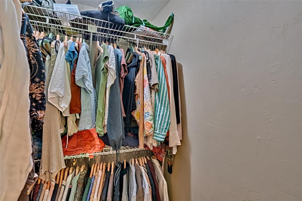 For Sale: $179,000 (2 beds, 1 baths, 1030 Square Feet)