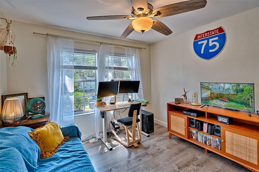 For Sale: $179,000 (2 beds, 1 baths, 1030 Square Feet)