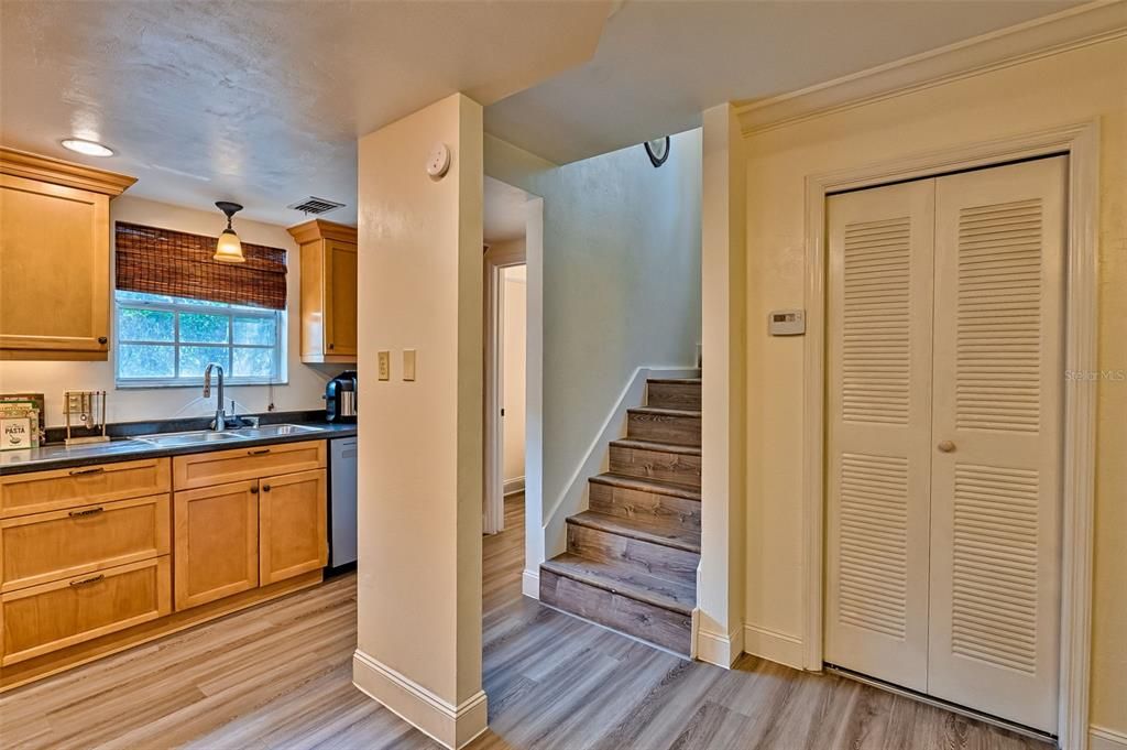 For Sale: $179,000 (2 beds, 1 baths, 1030 Square Feet)