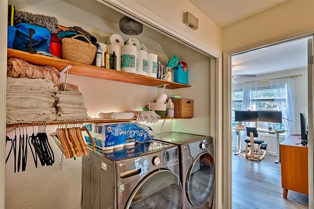 For Sale: $179,000 (2 beds, 1 baths, 1030 Square Feet)