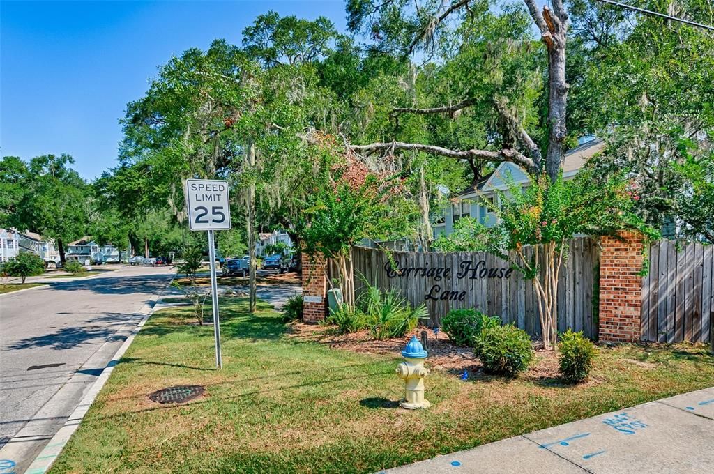 For Sale: $179,000 (2 beds, 1 baths, 1030 Square Feet)