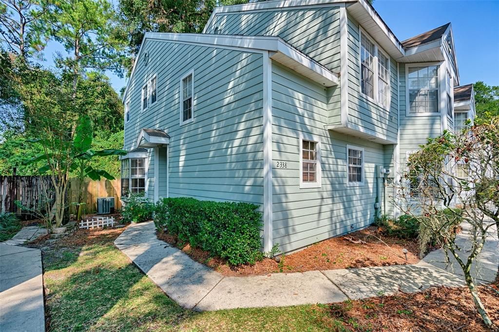 For Sale: $179,000 (2 beds, 1 baths, 1030 Square Feet)