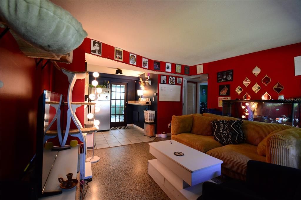 Activo con contrato: $229,900 (3 camas, 1 baños, 863 Pies cuadrados)