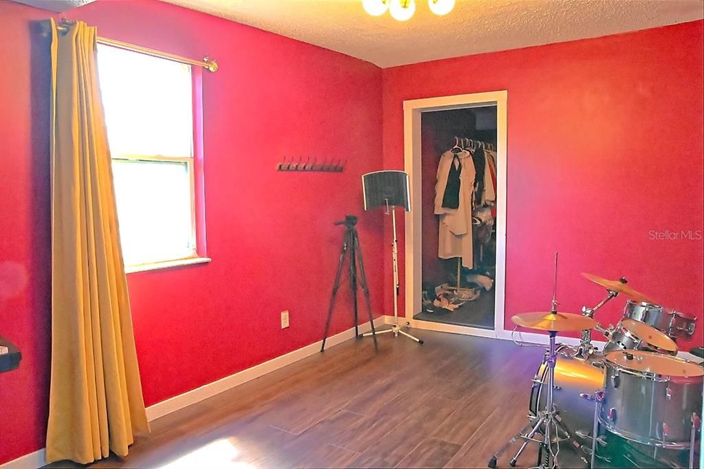 Activo con contrato: $229,900 (3 camas, 1 baños, 863 Pies cuadrados)