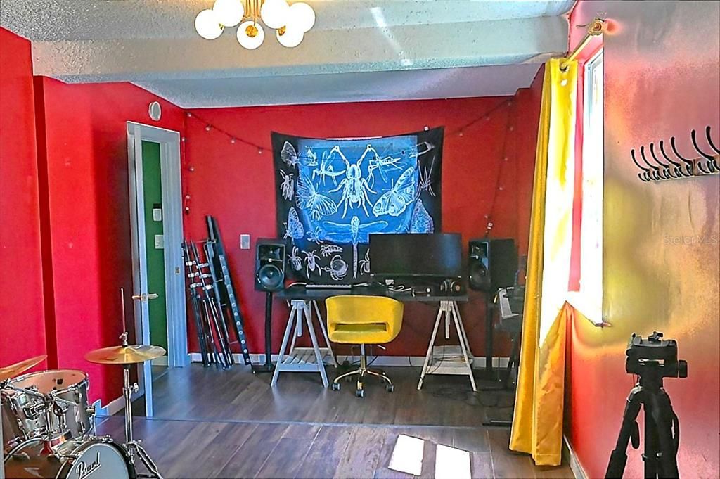 Activo con contrato: $229,900 (3 camas, 1 baños, 863 Pies cuadrados)