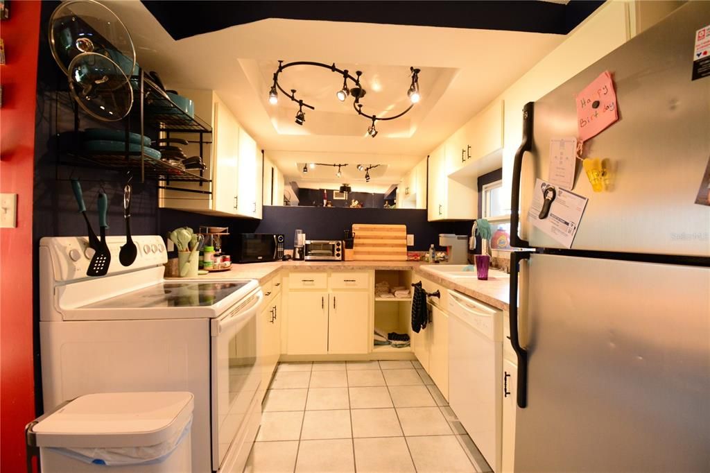 Activo con contrato: $229,900 (3 camas, 1 baños, 863 Pies cuadrados)