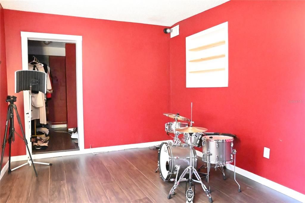 Activo con contrato: $229,900 (3 camas, 1 baños, 863 Pies cuadrados)