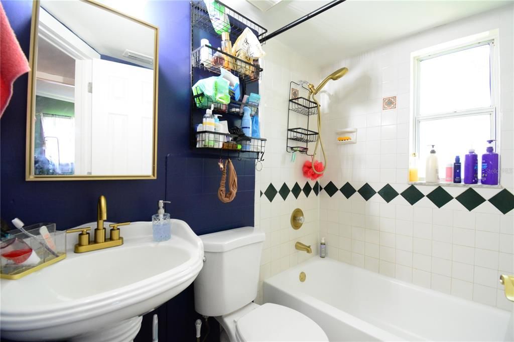 Activo con contrato: $229,900 (3 camas, 1 baños, 863 Pies cuadrados)