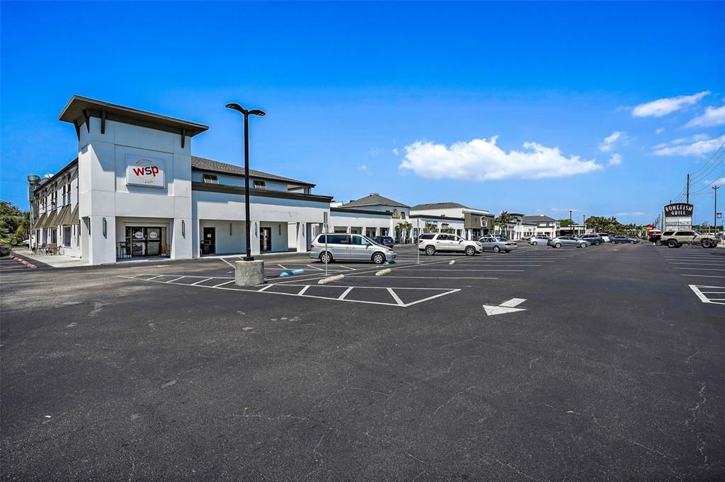 For Sale: $297,000 (2 beds, 2 baths, 1300 Square Feet)