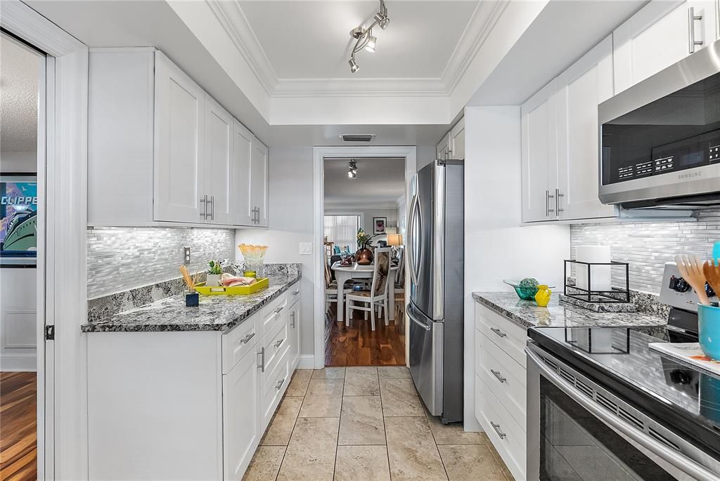 For Sale: $297,000 (2 beds, 2 baths, 1300 Square Feet)