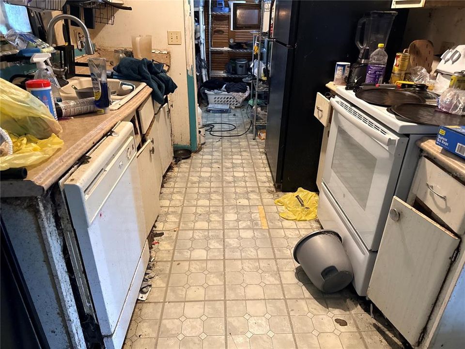 For Sale: $130,000 (2 beds, 1 baths, 1074 Square Feet)