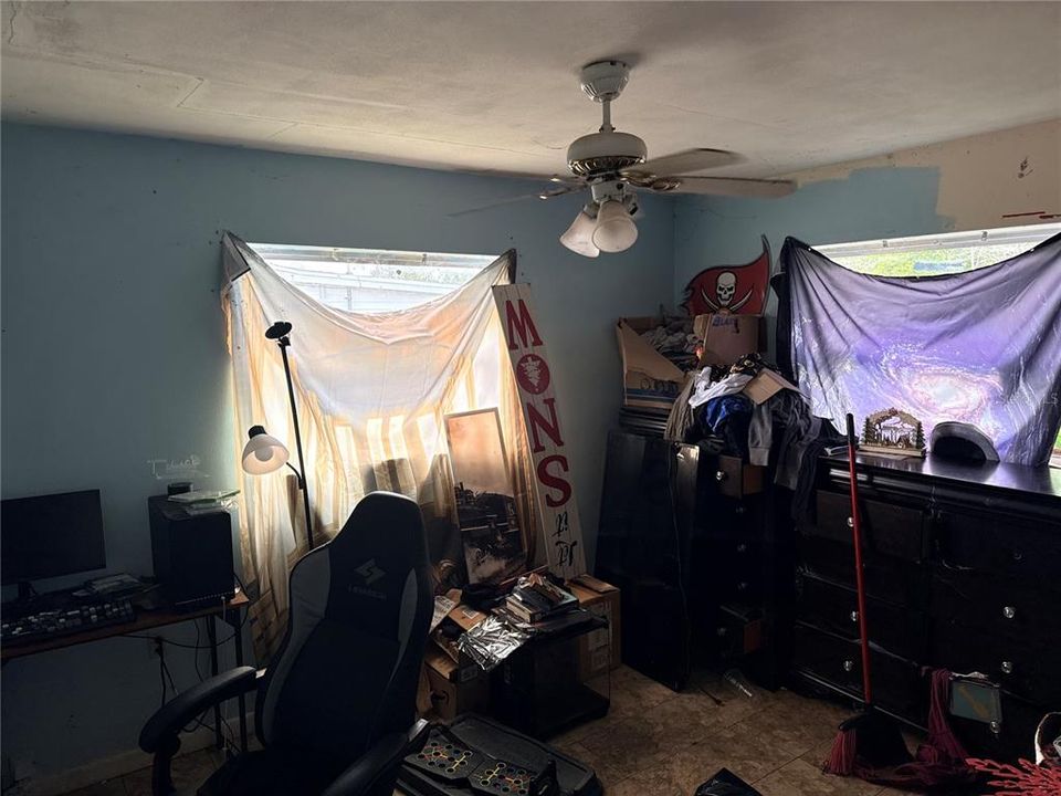 For Sale: $130,000 (2 beds, 1 baths, 1074 Square Feet)