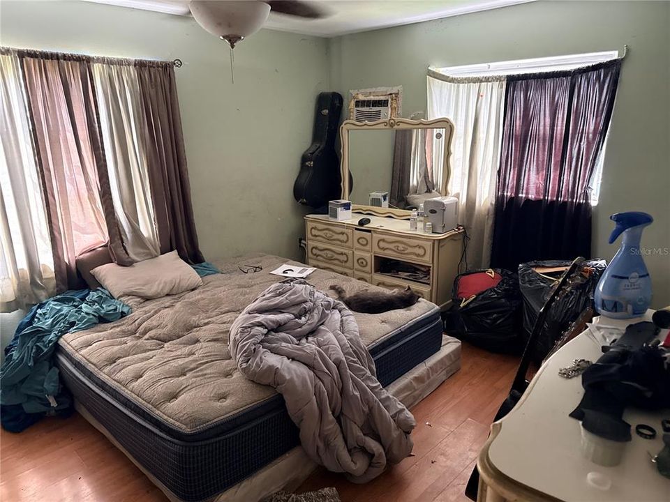 For Sale: $130,000 (2 beds, 1 baths, 1074 Square Feet)