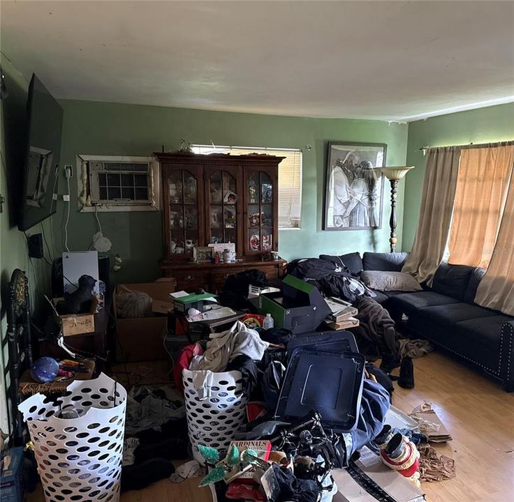 For Sale: $130,000 (2 beds, 1 baths, 1074 Square Feet)