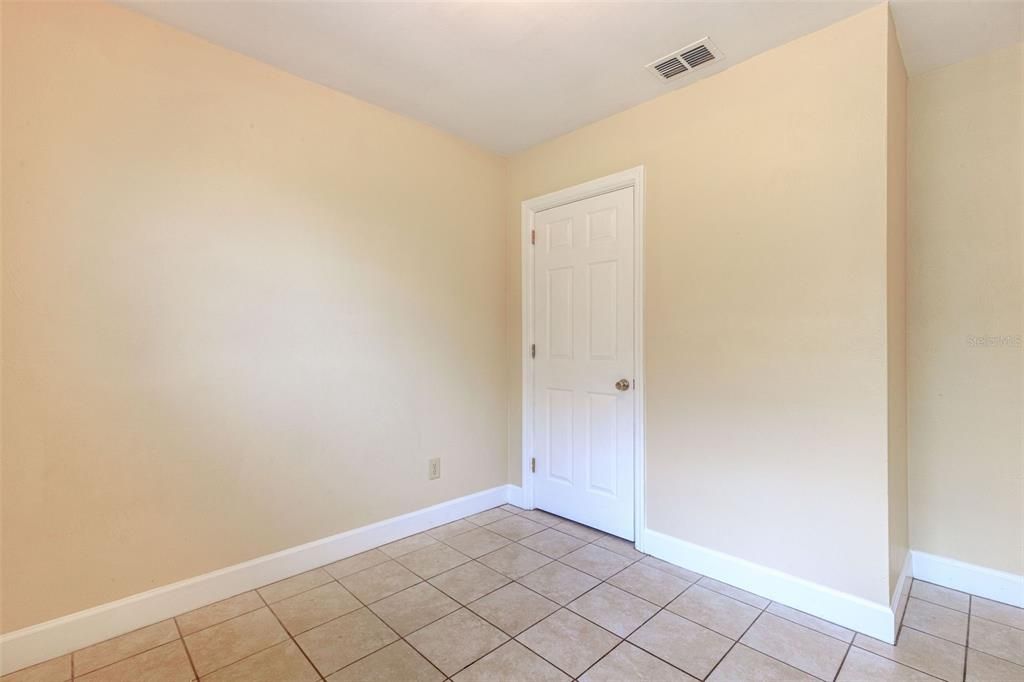 Active With Contract: $179,900 (3 beds, 1 baths, 1145 Square Feet)