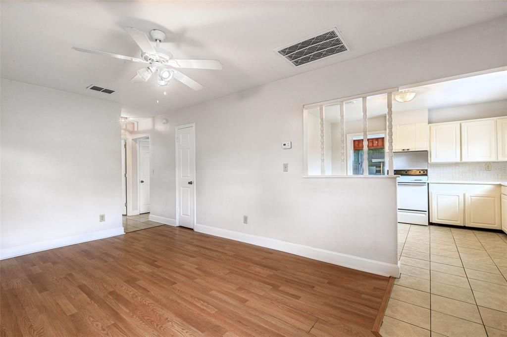 Active With Contract: $179,900 (3 beds, 1 baths, 1145 Square Feet)