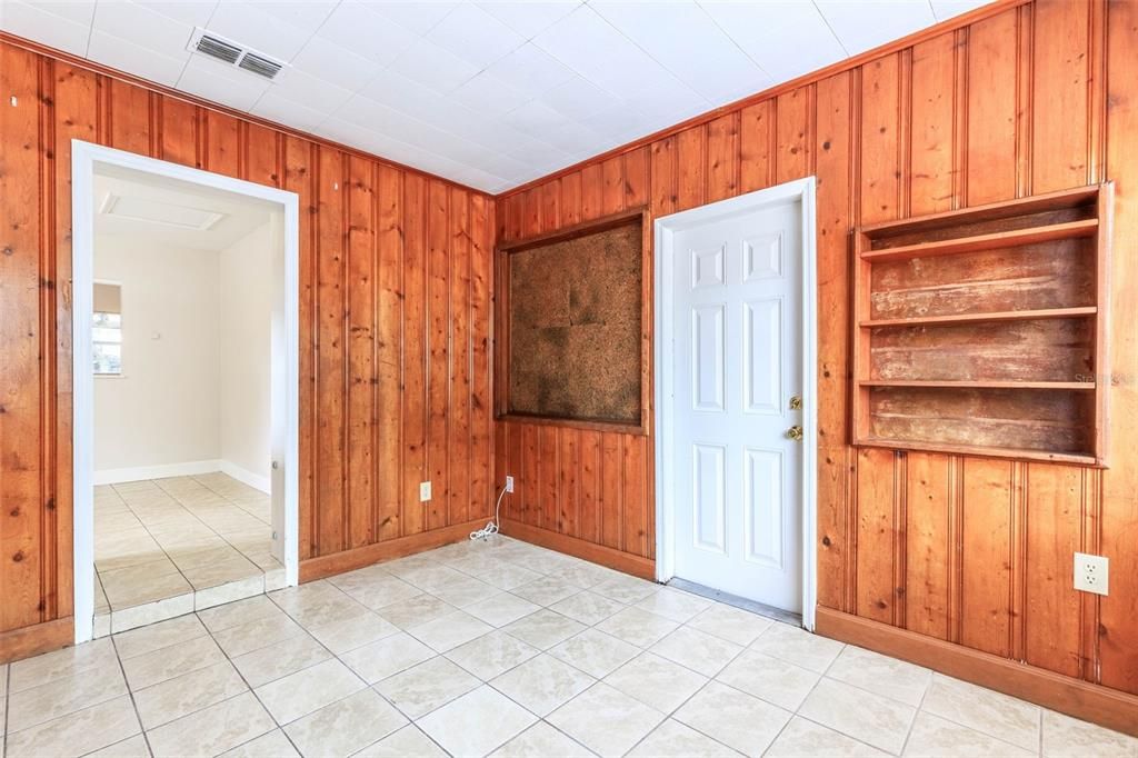 Active With Contract: $179,900 (3 beds, 1 baths, 1145 Square Feet)