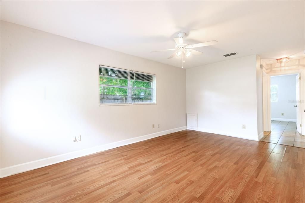 Active With Contract: $179,900 (3 beds, 1 baths, 1145 Square Feet)