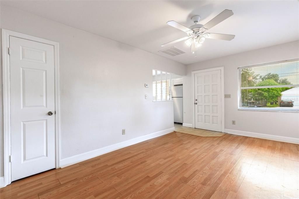 Active With Contract: $179,900 (3 beds, 1 baths, 1145 Square Feet)