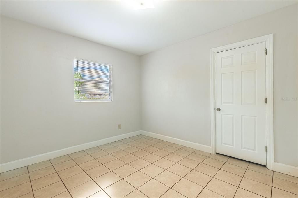 Active With Contract: $179,900 (3 beds, 1 baths, 1145 Square Feet)